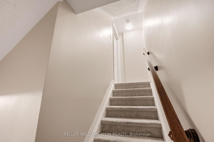 Photo 1 at 528 Clearbrook Drive, Nepean (Strandherd), Ottawa