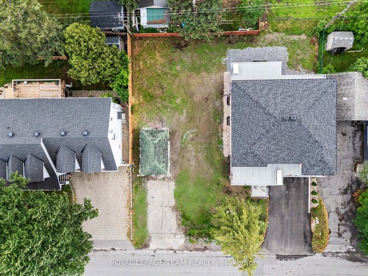 Photo 6 at 50 Lotta Avenue W, Nepean (Meadowlands/St. Claire Gardens), Ottawa