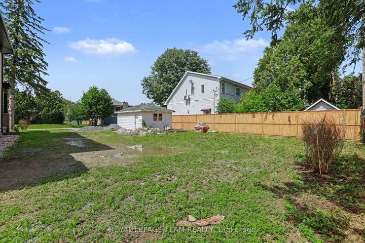 Photo 13 at 50 Lotta Avenue W, Nepean (Meadowlands/St. Claire Gardens), Ottawa