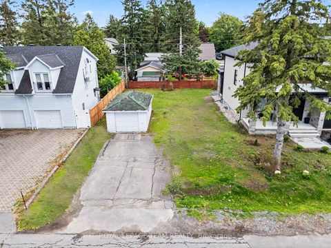 Photo 7 at 50 Lotta Avenue W, Nepean (Meadowlands/St. Claire Gardens), Ottawa