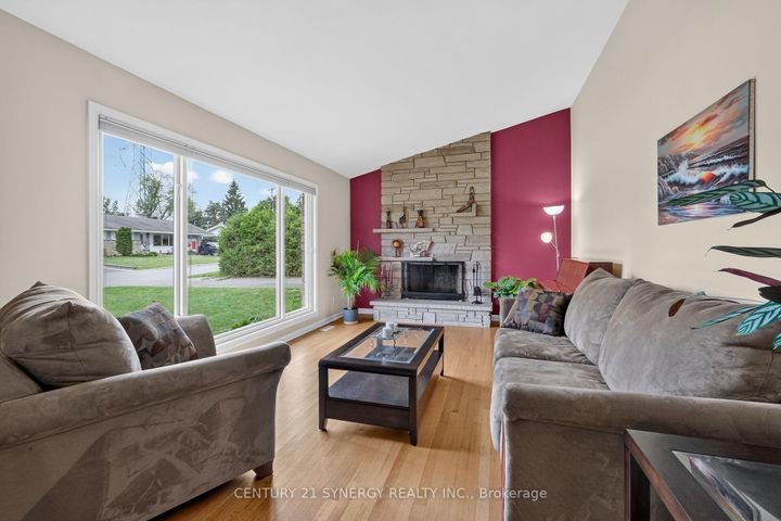 Photo 7 at 20 Sherry Lane, Nepean (Manordale), Ottawa