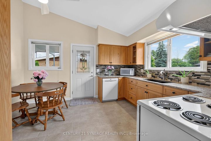 Photo 13 at 20 Sherry Lane, Nepean (Manordale), Ottawa