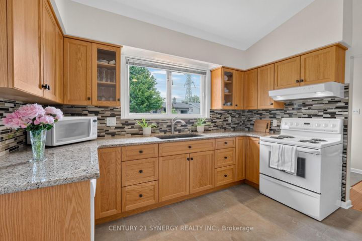 Photo 14 at 20 Sherry Lane, Nepean (Manordale), Ottawa
