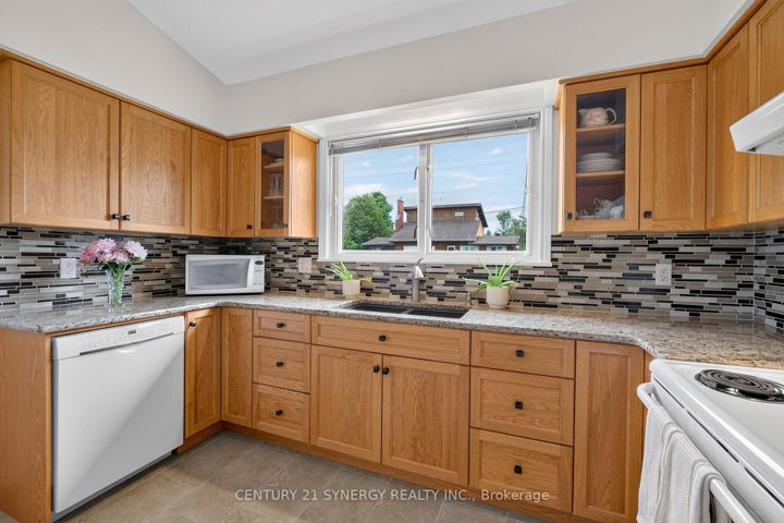 Photo 15 at 20 Sherry Lane, Nepean (Manordale), Ottawa