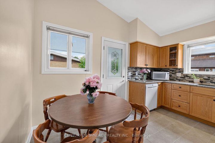 Photo 18 at 20 Sherry Lane, Nepean (Manordale), Ottawa
