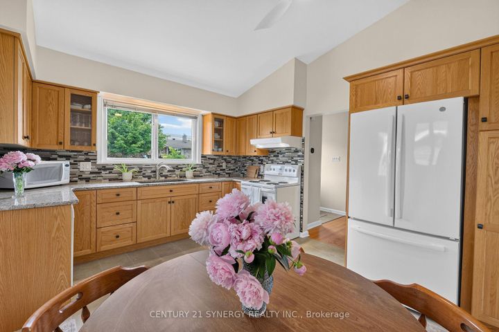 Photo 19 at 20 Sherry Lane, Nepean (Manordale), Ottawa