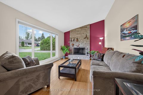 Photo 7 at 20 Sherry Lane, Nepean (Manordale), Ottawa
