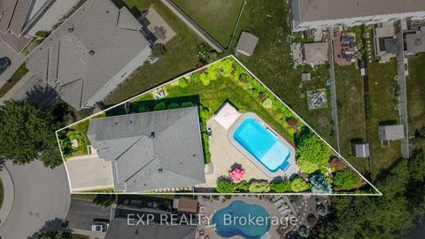 Photo 2 at 580 Pinawa Circle, Nepean (Stonebridge), Ottawa