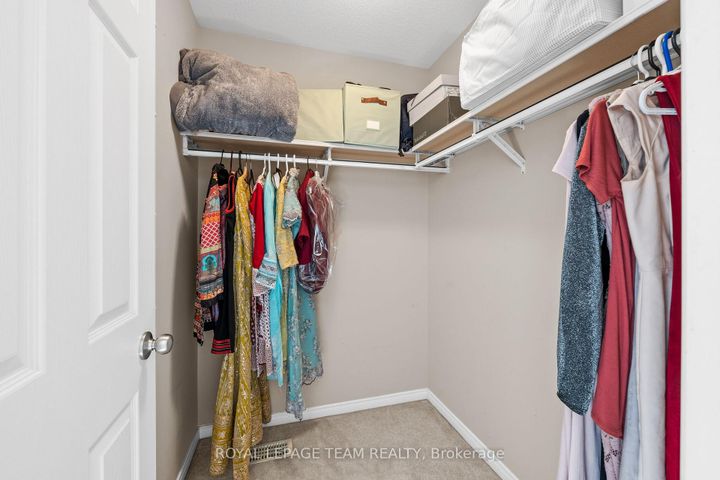 Photo 33 at 102 Lochnaw Private, Nepean (Stonebridge), Ottawa
