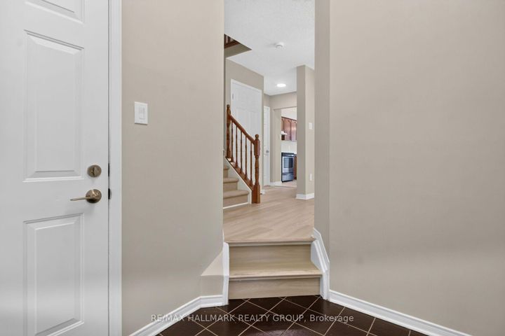 Photo 4 at 66 Woodgate Way, Nepean (Longfields), Ottawa