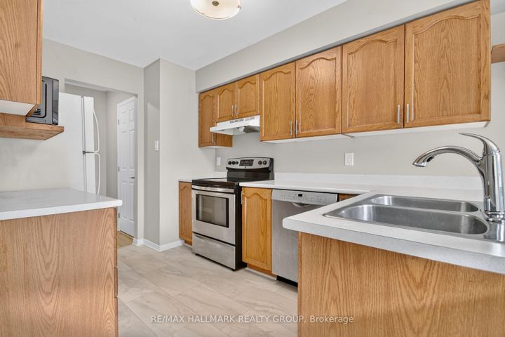 Photo 13 at 66 Woodgate Way, Nepean (Longfields), Ottawa