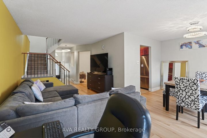 Photo 9 at 27 Danaher Drive, Nepean (Heritage Park), Ottawa