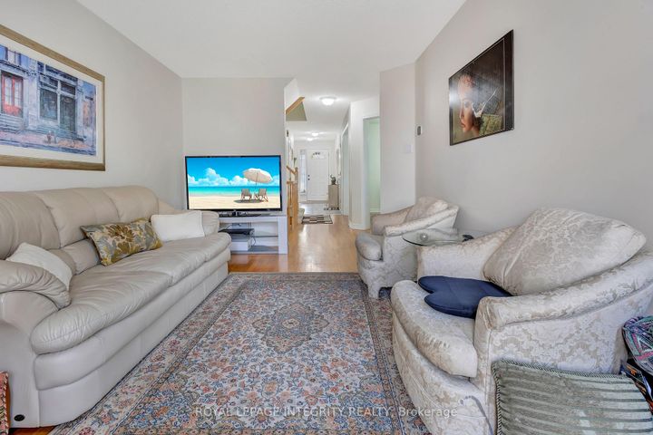 Photo 9 at 7 Westpointe Crescent, Nepean (Centrepointe), Ottawa