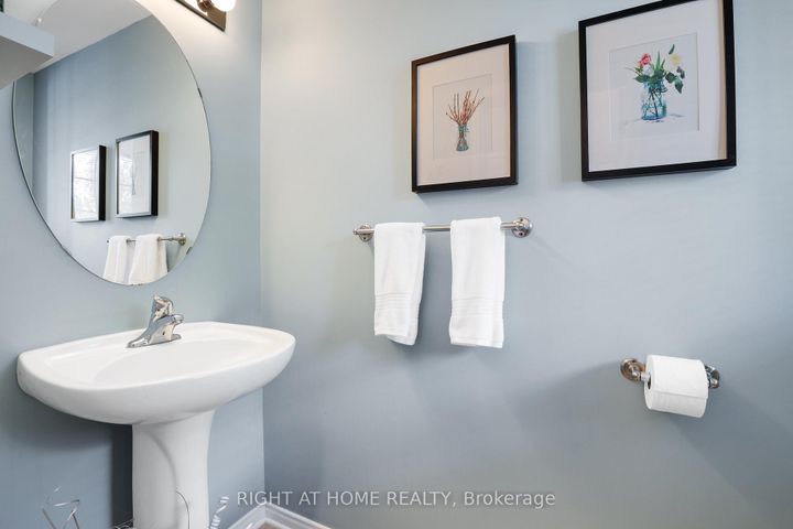 Photo 4 at 577 Ashbourne Crescent, Nepean (Stonebridge), Ottawa