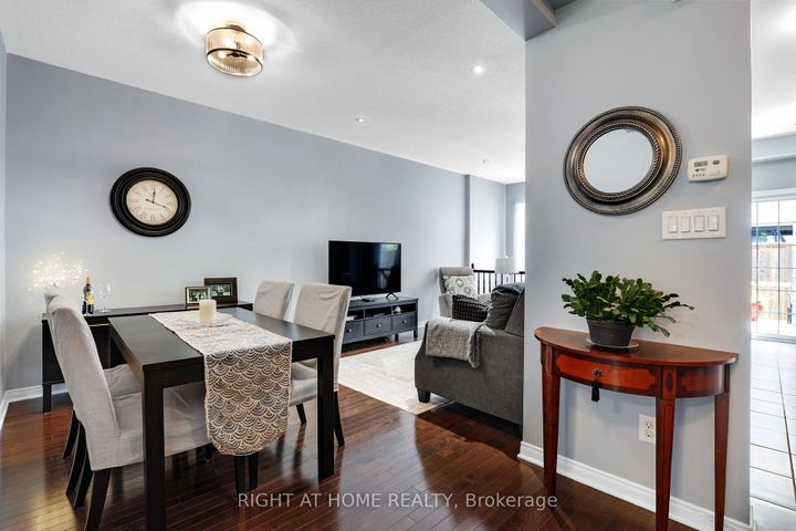 Photo 5 at 577 Ashbourne Crescent, Nepean (Stonebridge), Ottawa