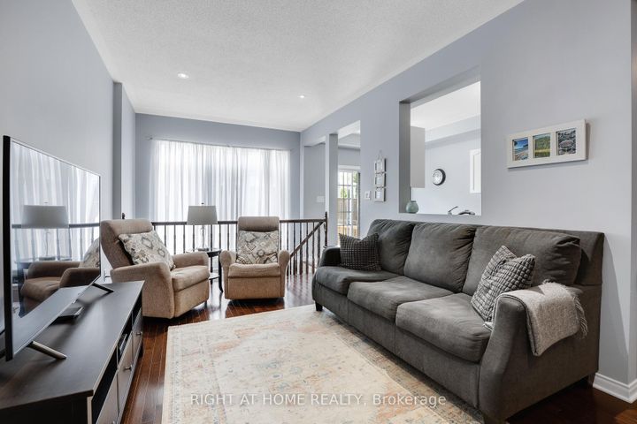 Photo 7 at 577 Ashbourne Crescent, Nepean (Stonebridge), Ottawa