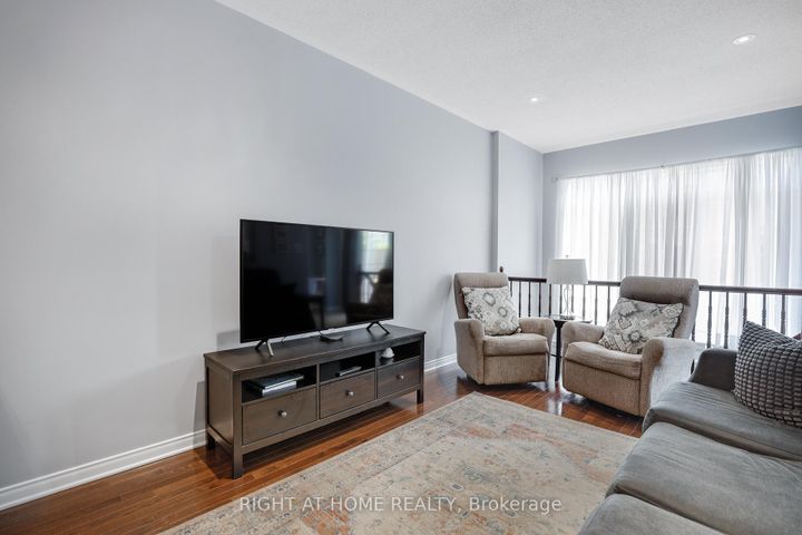 Photo 8 at 577 Ashbourne Crescent, Nepean (Stonebridge), Ottawa