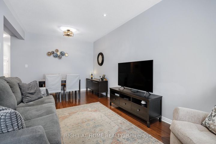 Photo 9 at 577 Ashbourne Crescent, Nepean (Stonebridge), Ottawa