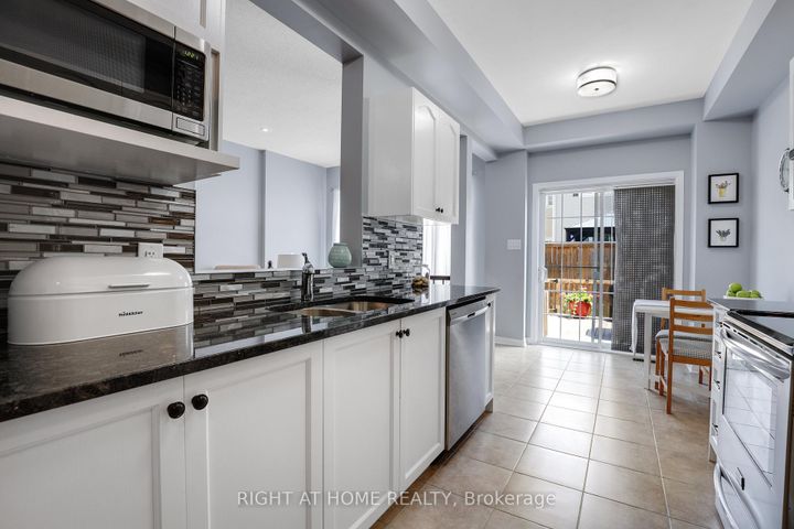 Photo 10 at 577 Ashbourne Crescent, Nepean (Stonebridge), Ottawa