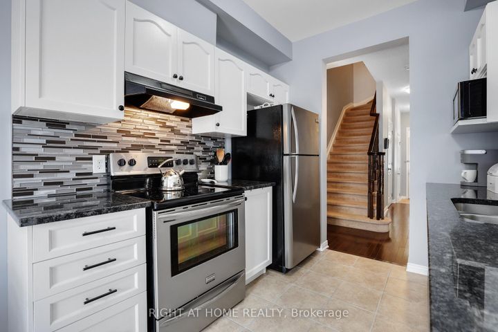 Photo 11 at 577 Ashbourne Crescent, Nepean (Stonebridge), Ottawa