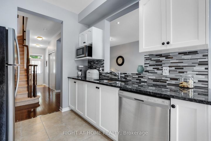 Photo 12 at 577 Ashbourne Crescent, Nepean (Stonebridge), Ottawa