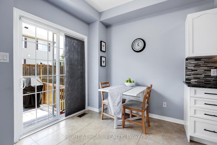 Photo 13 at 577 Ashbourne Crescent, Nepean (Stonebridge), Ottawa