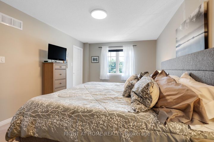 Photo 16 at 577 Ashbourne Crescent, Nepean (Stonebridge), Ottawa
