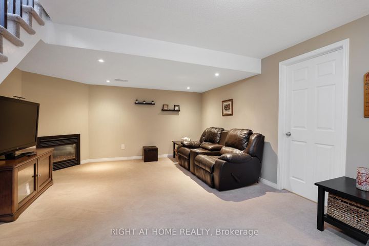 Photo 21 at 577 Ashbourne Crescent, Nepean (Stonebridge), Ottawa