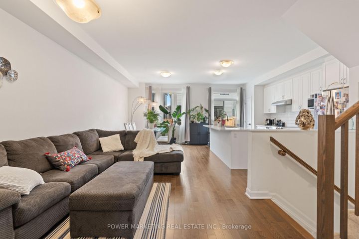 Photo 5 at 925 Athenry Court, Nepean (Half Moon Bay), Ottawa