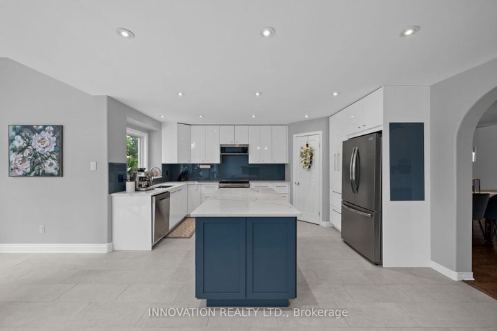 Photo 7 at 11 Bracewood Way, Nepean (Stonebridge), Ottawa