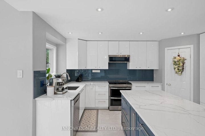 Photo 10 at 11 Bracewood Way, Nepean (Stonebridge), Ottawa
