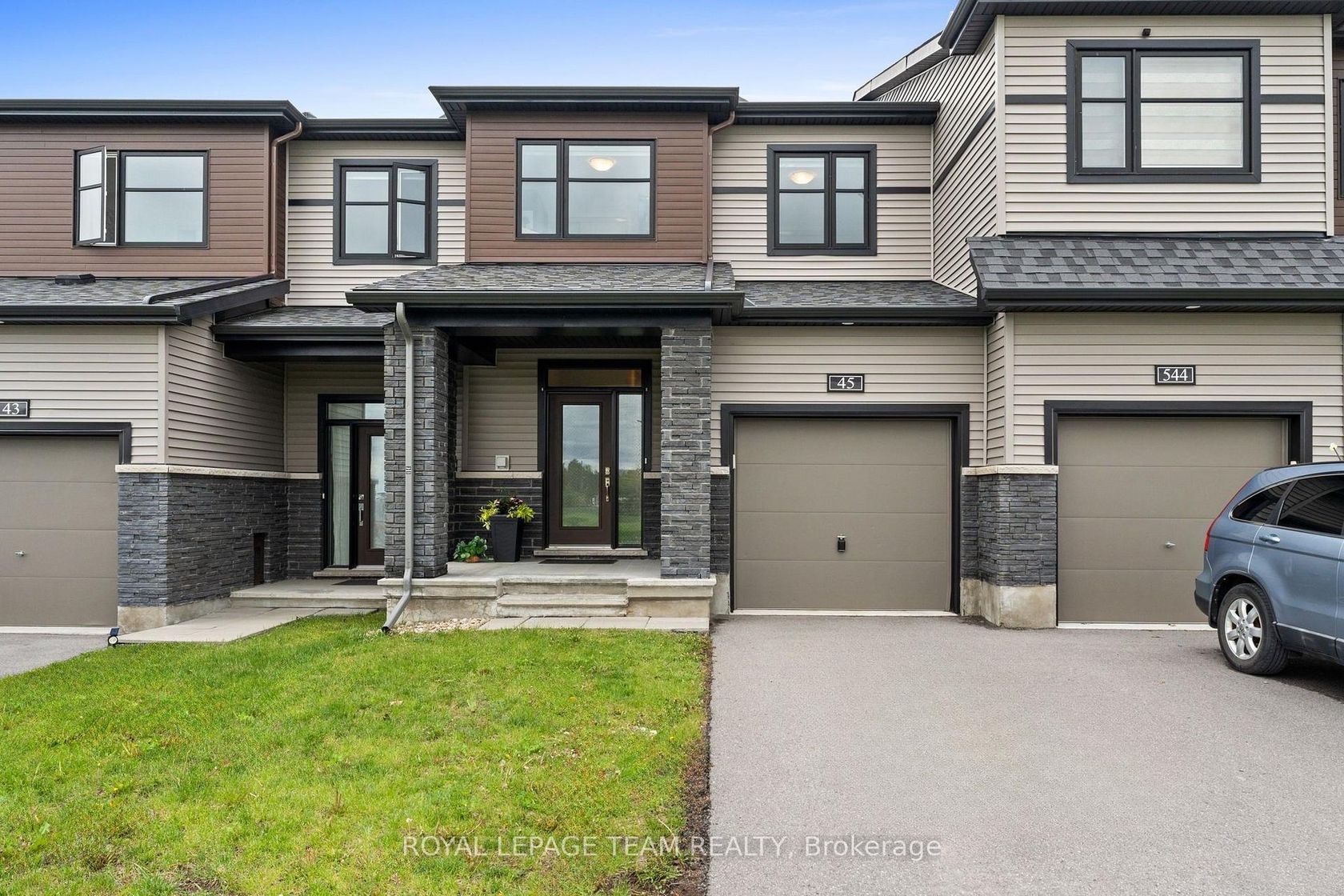 45 Finglas Court, Nepean (Half Moon Bay), Ottawa 