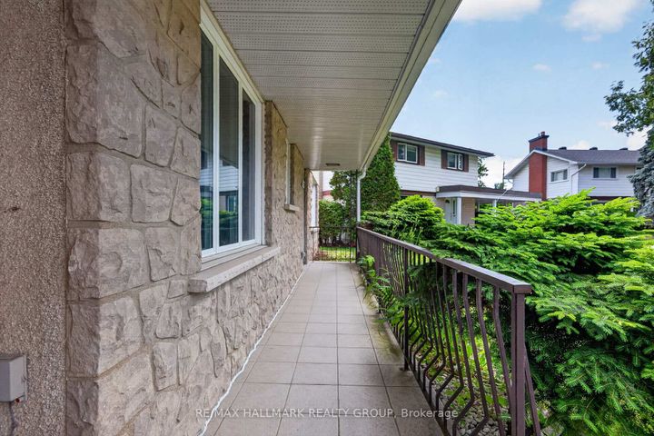 Photo 2 at 1038 Arnot Road, Nepean (Courtland Park), Ottawa