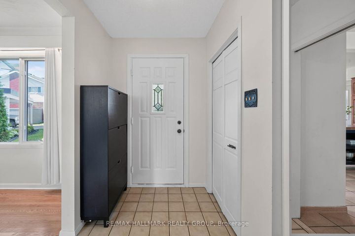 Photo 3 at 1038 Arnot Road, Nepean (Courtland Park), Ottawa