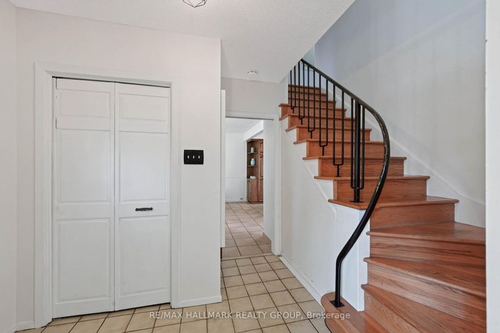 Photo 4 at 1038 Arnot Road, Nepean (Courtland Park), Ottawa