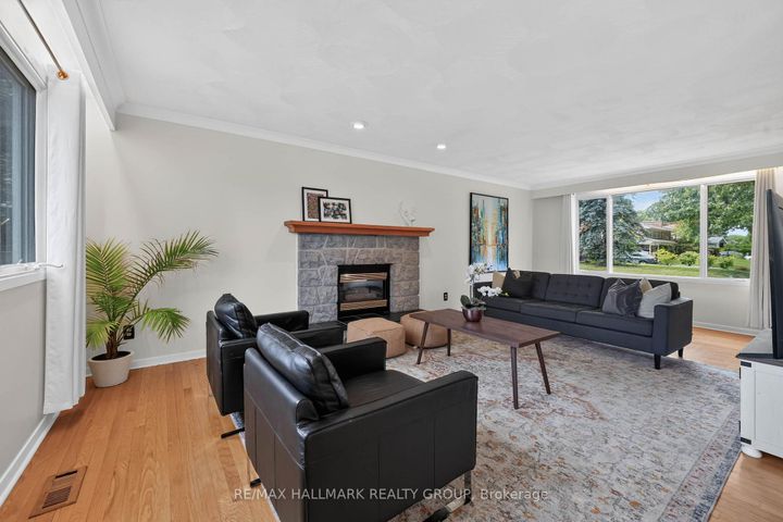 Photo 8 at 1038 Arnot Road, Nepean (Courtland Park), Ottawa
