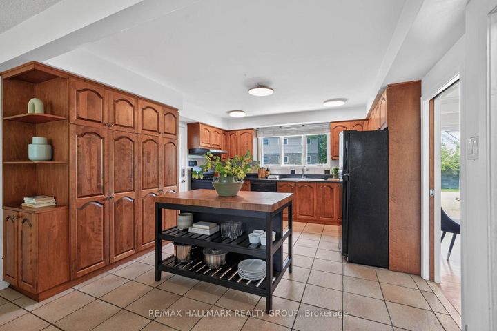 Photo 11 at 1038 Arnot Road, Nepean (Courtland Park), Ottawa