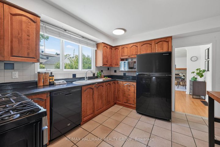 Photo 14 at 1038 Arnot Road, Nepean (Courtland Park), Ottawa