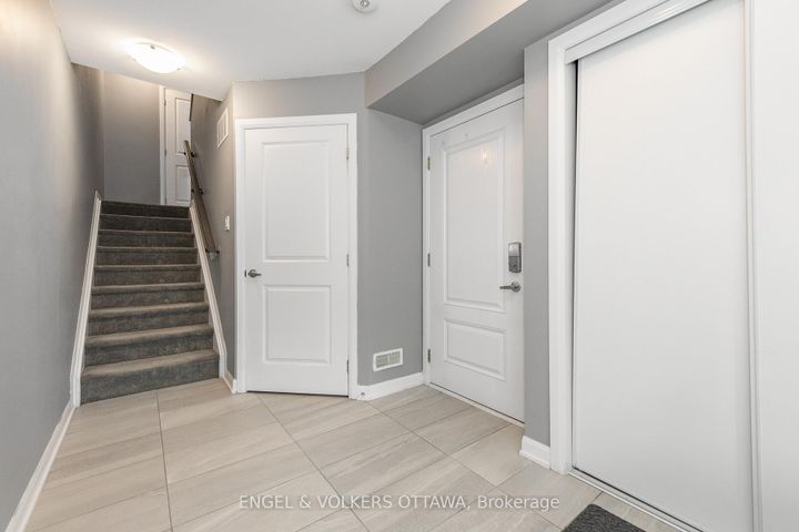 Photo 4 at 517 Galmoy Way, Nepean (Half Moon Bay), Ottawa