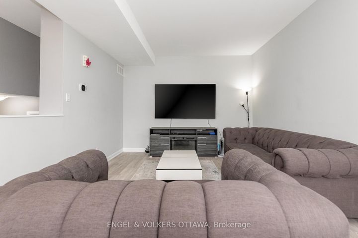 Photo 7 at 517 Galmoy Way, Nepean (Half Moon Bay), Ottawa
