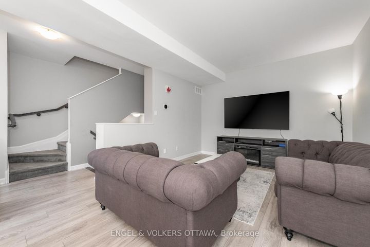 Photo 8 at 517 Galmoy Way, Nepean (Half Moon Bay), Ottawa