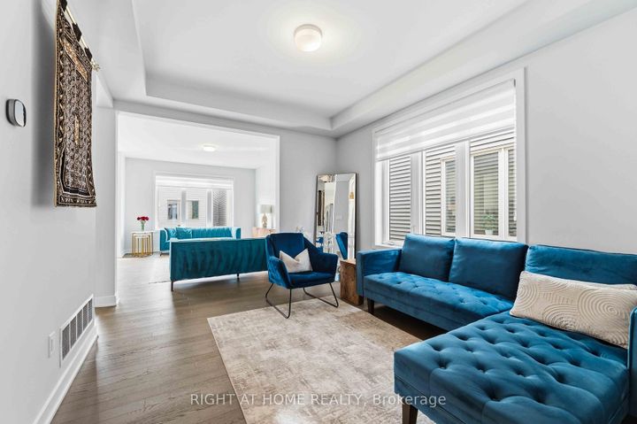 Photo 2 at 105 Alamo Street, Nepean (Half Moon Bay), Ottawa