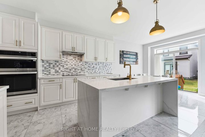 Photo 6 at 105 Alamo Street, Nepean (Half Moon Bay), Ottawa