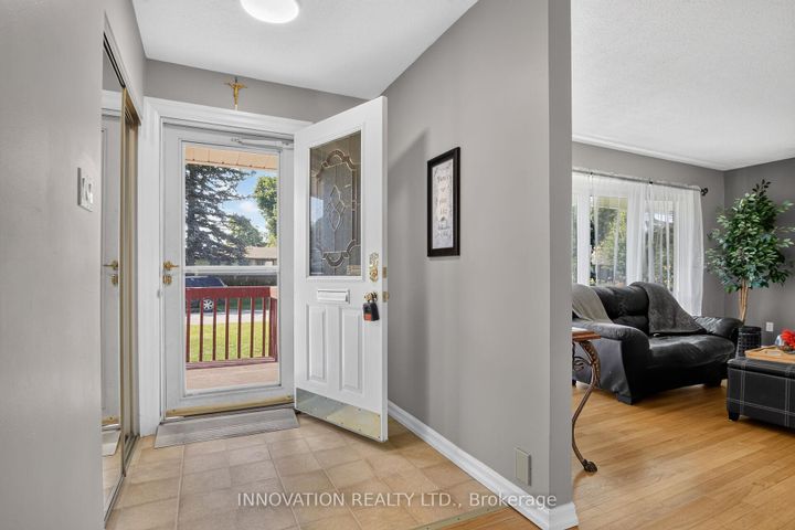 Photo 2 at 13 Dorland Crescent, Nepean (Lynwood Village), Ottawa