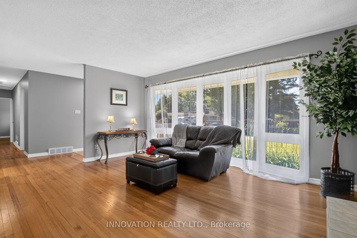 Photo 5 at 13 Dorland Crescent, Nepean (Lynwood Village), Ottawa