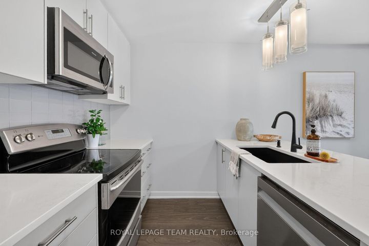 Photo 23 at 218 Parnian Private, Nepean (Half Moon Bay), Ottawa