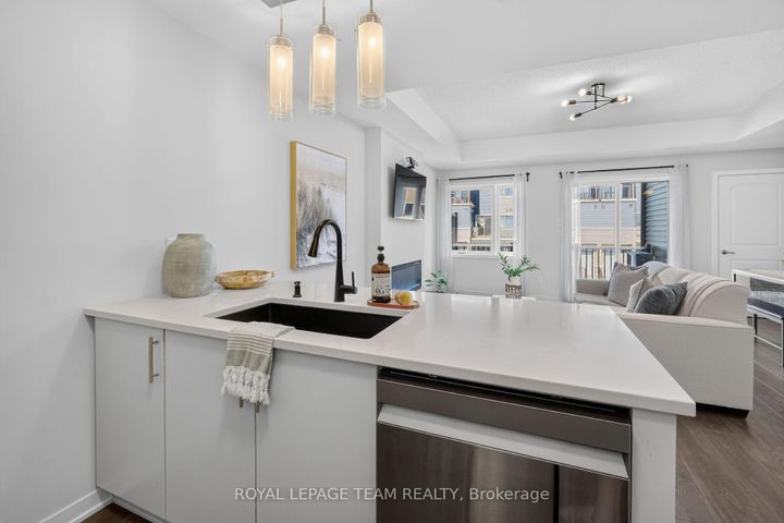 Photo 24 at 218 Parnian Private, Nepean (Half Moon Bay), Ottawa