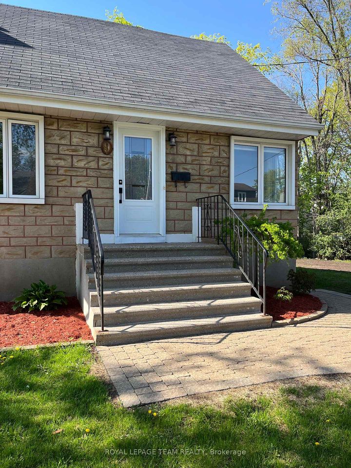 Photo 2 at 9 & 7 Tower Road, Nepean (Meadowlands/St. Claire Gardens), Ottawa