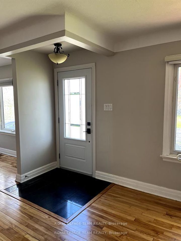 Photo 12 at 9 & 7 Tower Road, Nepean (Meadowlands/St. Claire Gardens), Ottawa