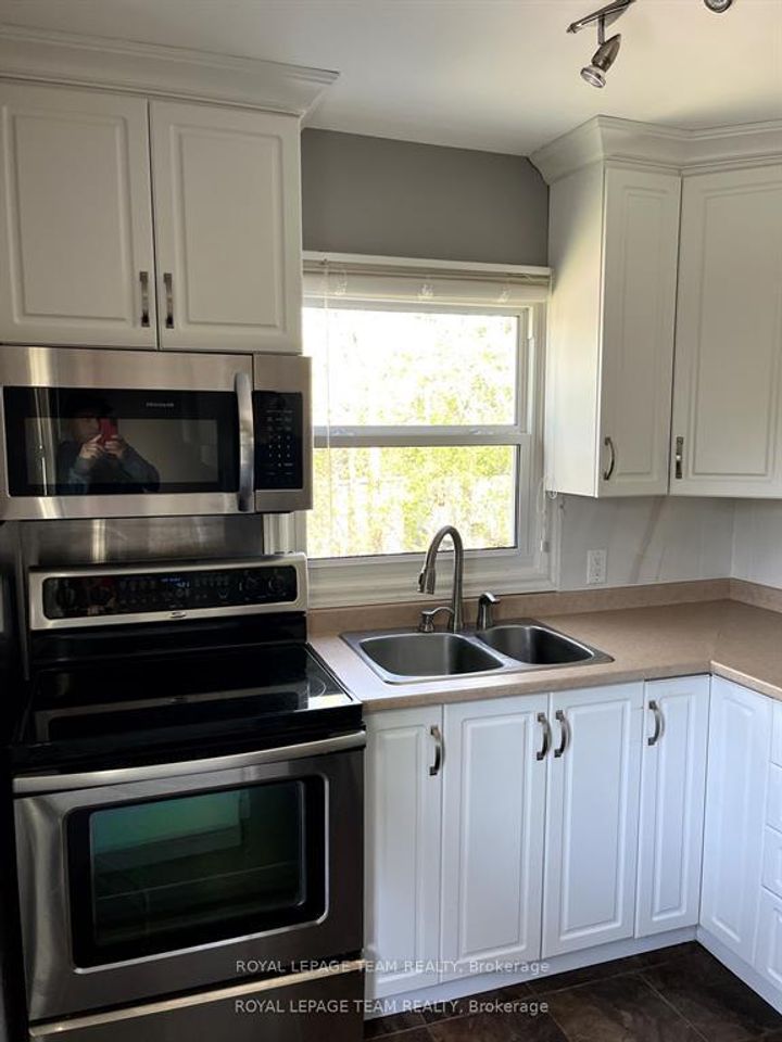 Photo 13 at 9 & 7 Tower Road, Nepean (Meadowlands/St. Claire Gardens), Ottawa
